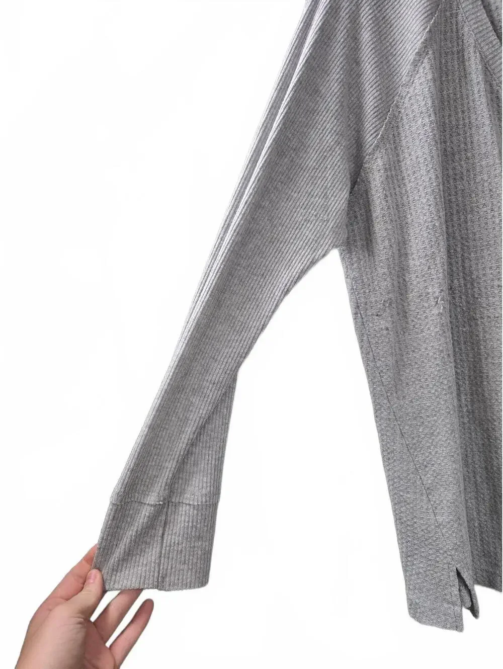 Chelsea & Theodore Women's XL Gray Long Sleeve V-Neck Thermal Shirt